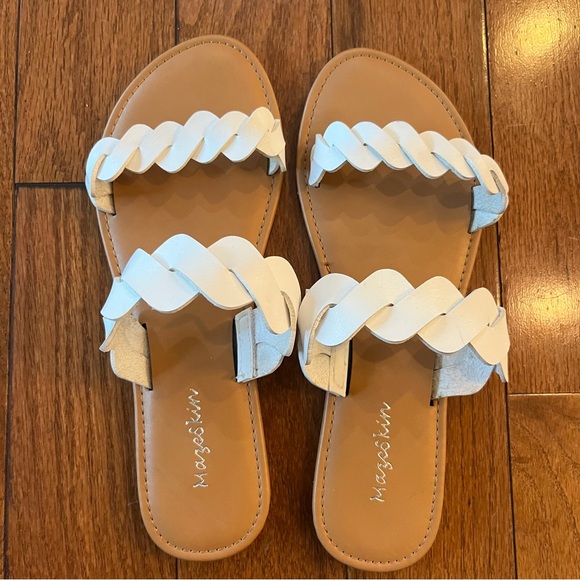 White Slide Flat Sandals Size 8 Two Braid Band Memory Foam - Picture 2 of 3
